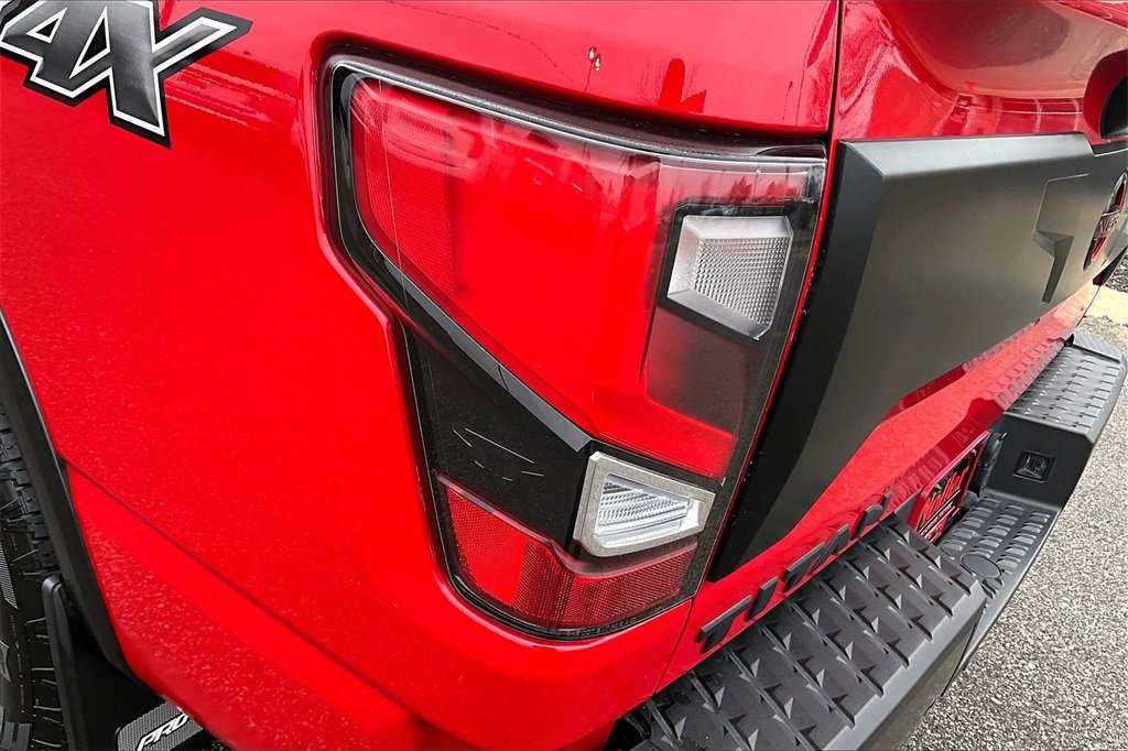 Used 2024 Nissan Titan PRO-4X w/ Pro-4x Convenience Package image 30