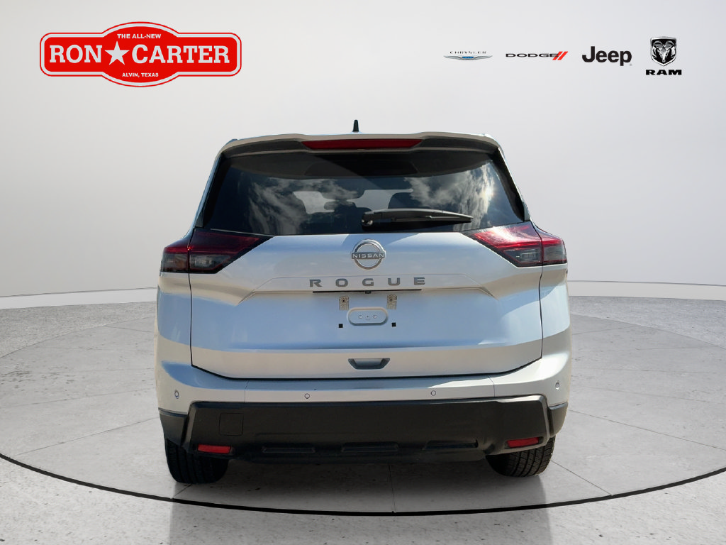 Used 2024 Nissan Rogue S FWD image 5