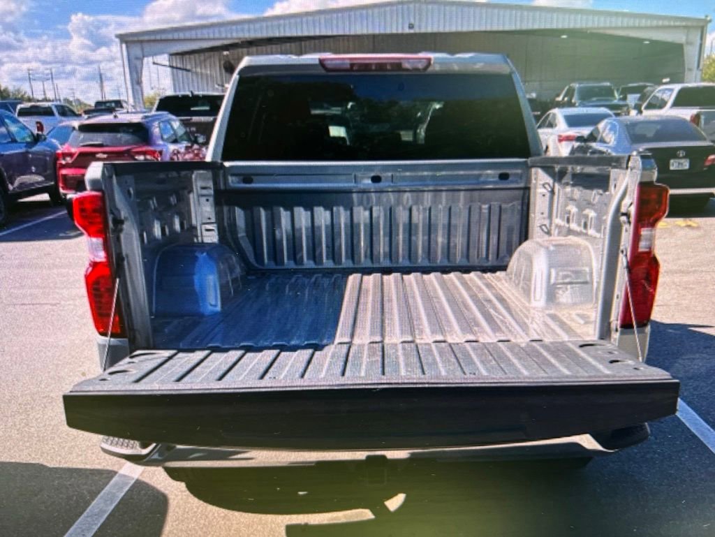 Used 2023 Chevrolet Silverado 1500 LT AWD/4WD image 7