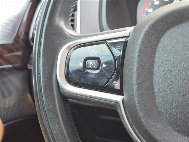 Used 2016 Volvo XC90 T6 Momentum w/ Momentum Plus Package AWD/4WD image 4
