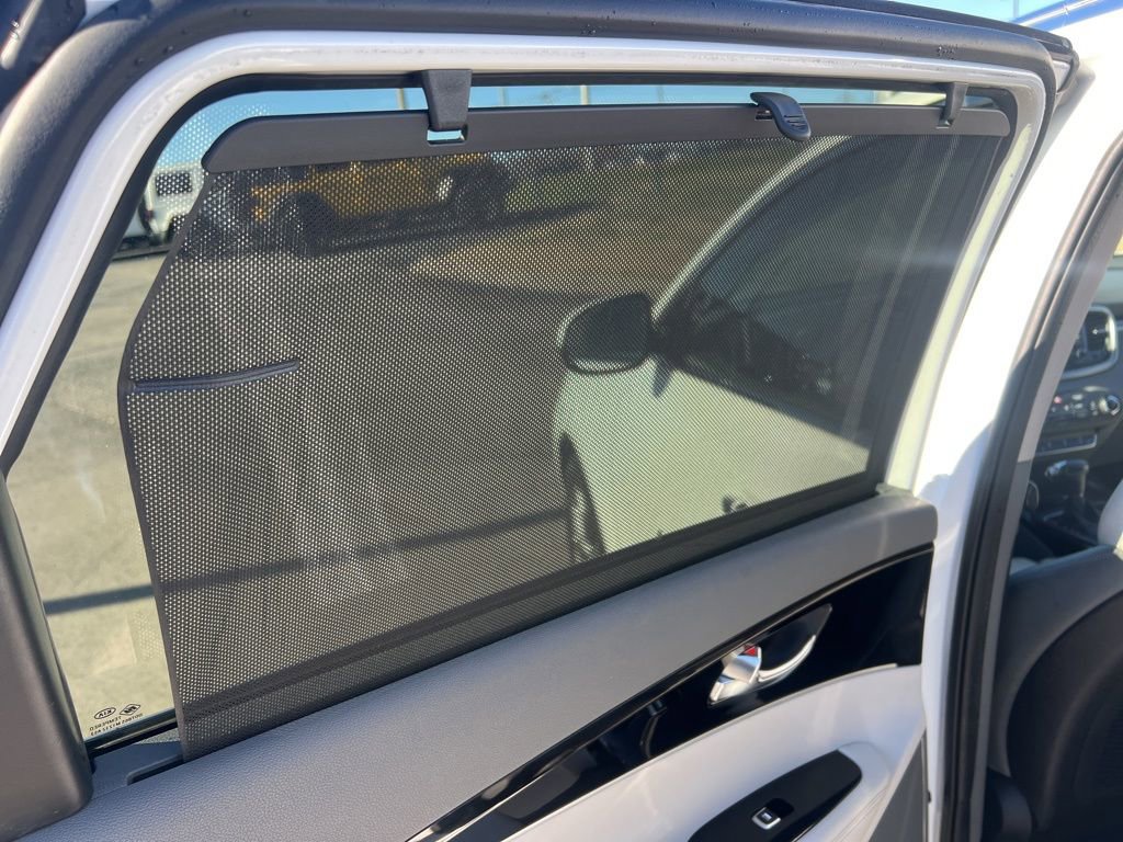 Used 2016 Kia Sorento SX image 28