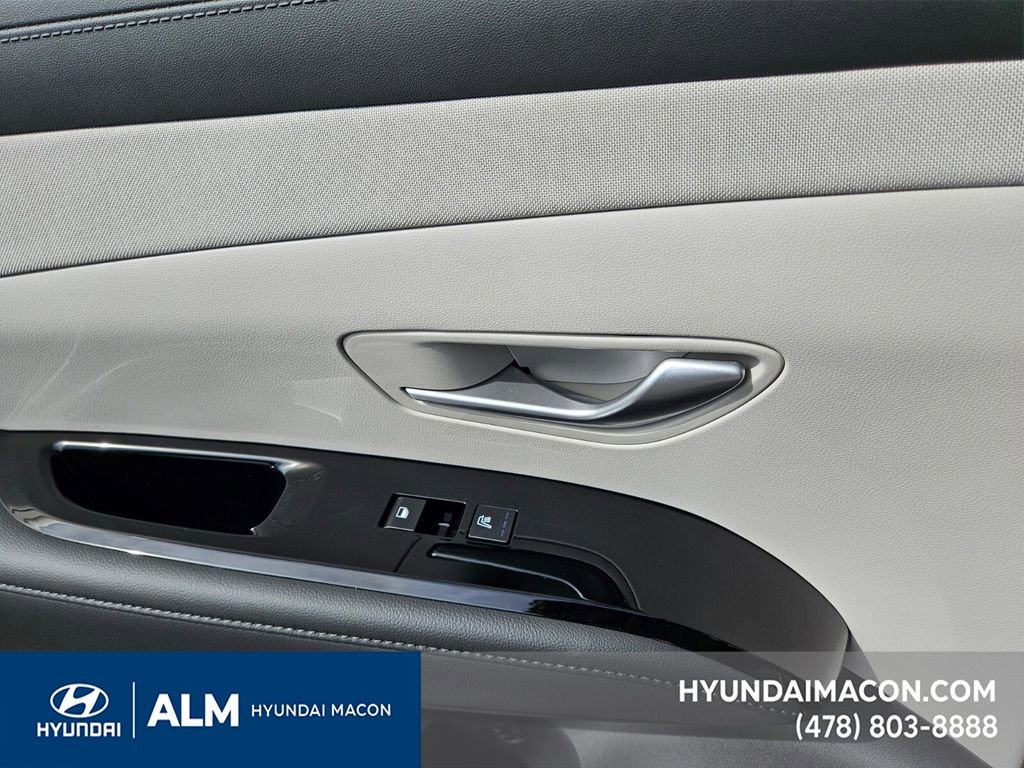 New 2025 Hyundai Tucson Limited image 12