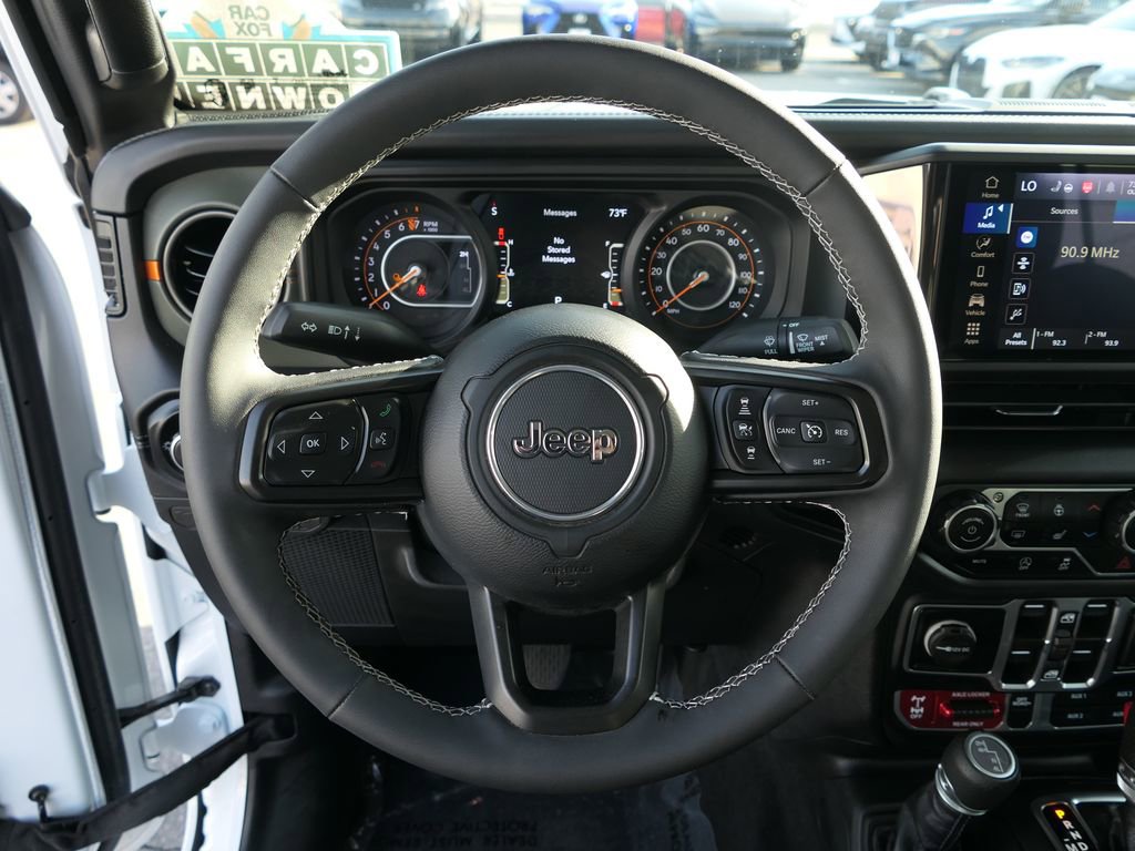 Used 2025 Jeep Gladiator Mojave w/ Convenience Group AWD/4WD image 18