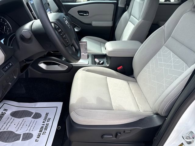 Used 2025 Nissan Frontier SV image 16