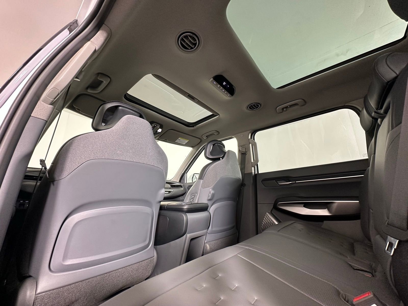 Used 2025 Kia EV9 Wind image 22