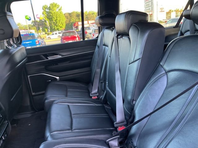 Used 2024 Jeep Wagoneer L Series II w/ Flexible Seating Group AWD/4WD image 13