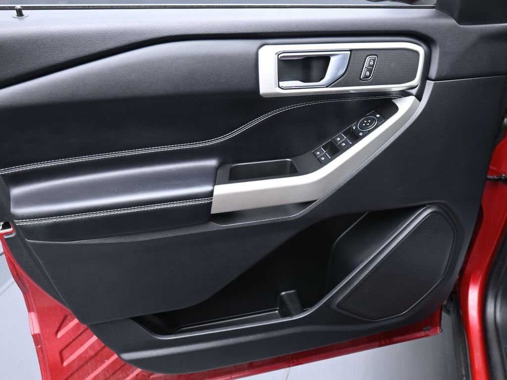 Used 2022 Ford Explorer XLT w/ Equipment Group 202A image 9