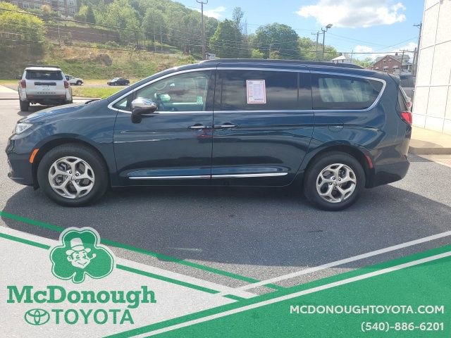 Used 2023 Chrysler Pacifica Limited w/ Trailer Tow Group image 5