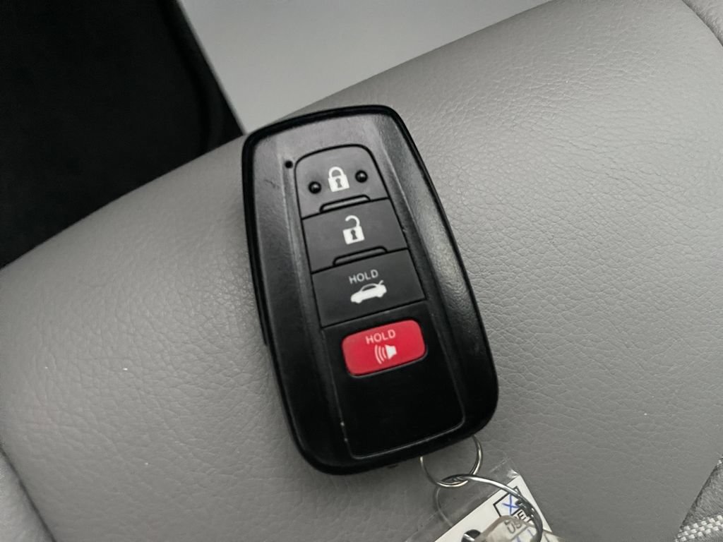 Used 2022 Toyota Camry SE w/ Cold Weather Package AWD/4WD image 26