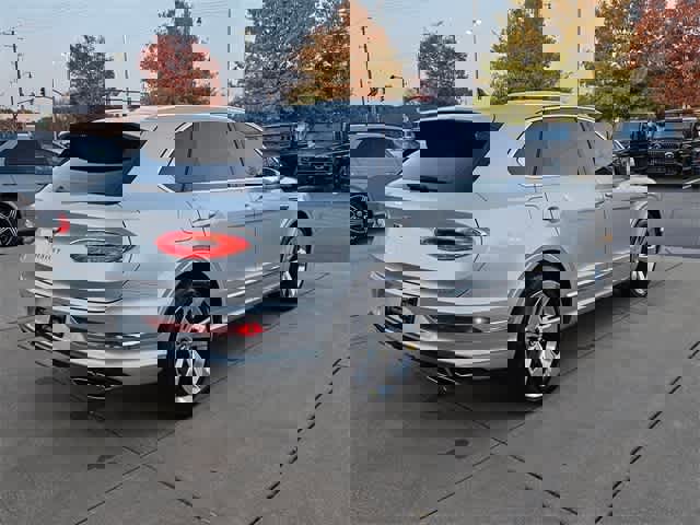 Used 2023 Bentley Bentayga Plug-In Hybrid image 8