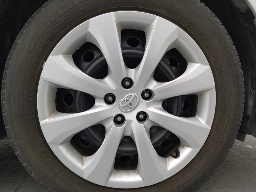 Used 2024 Toyota Corolla LE image 31