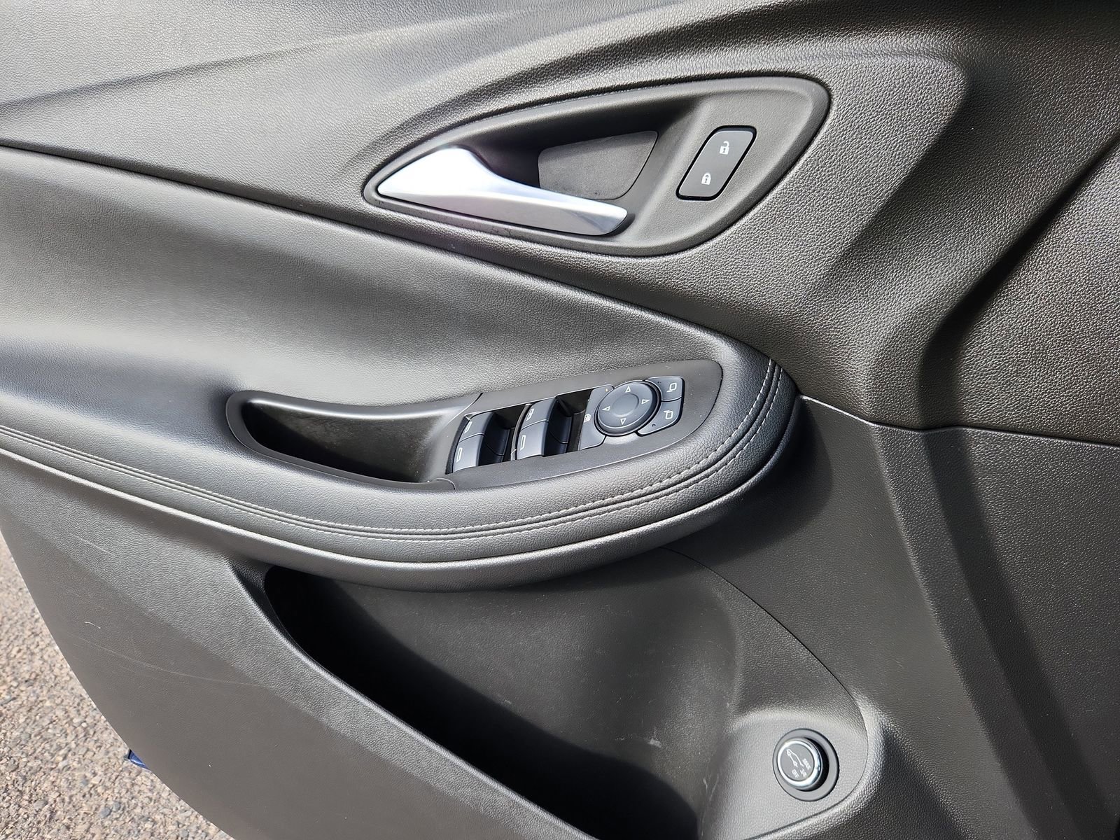 Used 2023 Buick Encore GX Select image 9