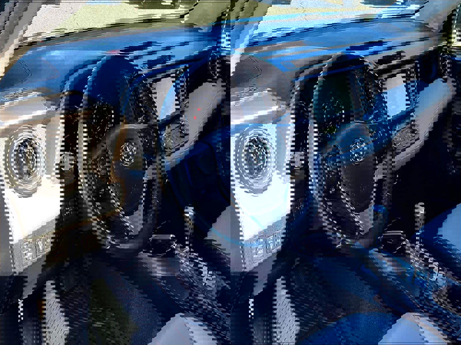 Used 2018 Toyota RAV4 Limited image 8