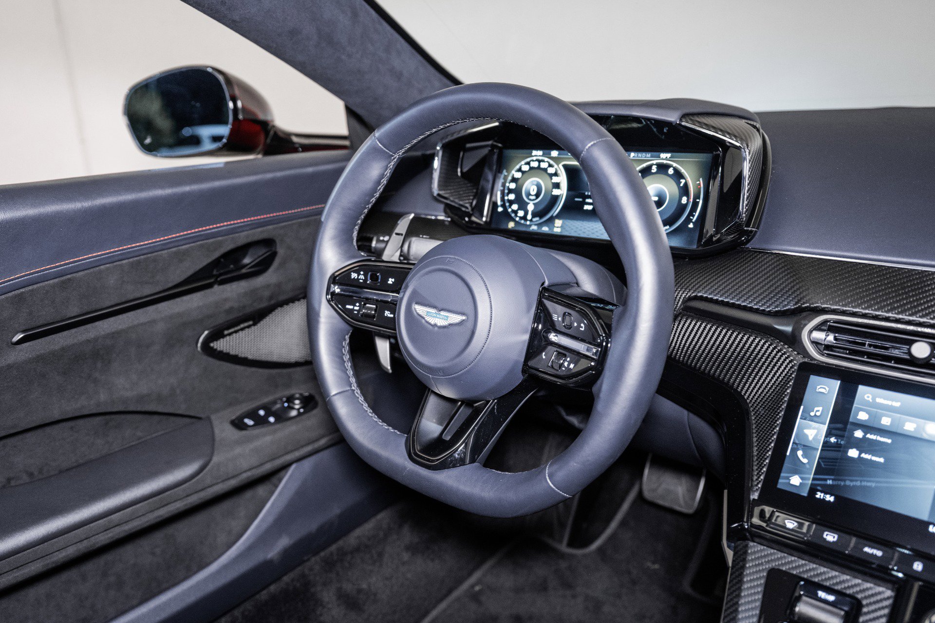 Used 2025 Aston Martin V8 Vantage Coupe image 19