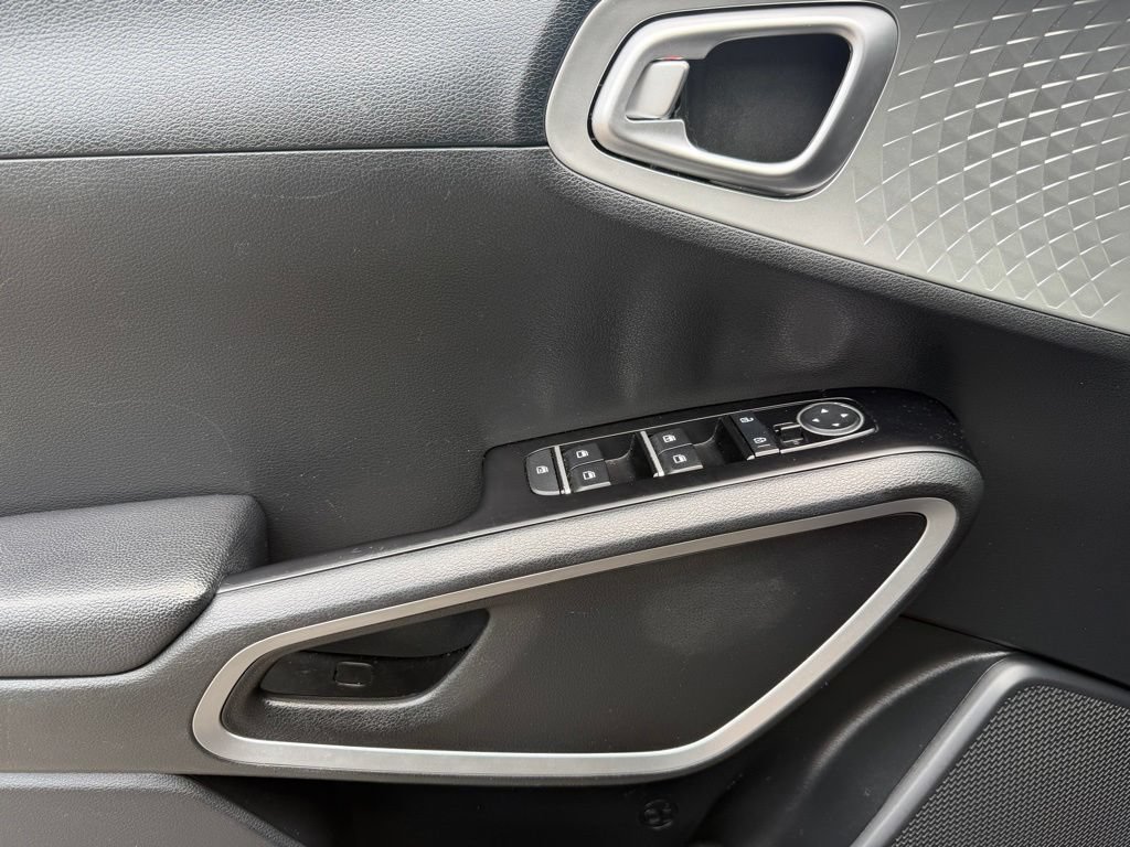 Used 2024 Kia Soul LX w/ Option Group 015 FWD image 15