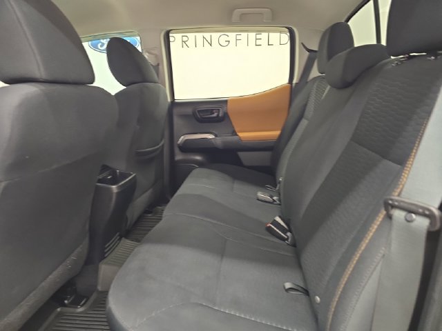 Used 2018 Toyota Tacoma SR5 AWD/4WD image 18