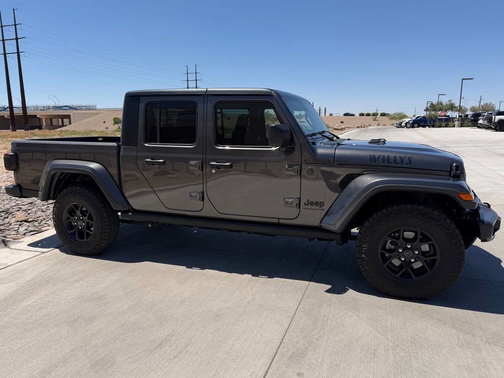 Used 2025 Jeep Gladiator Sport AWD/4WD image 5