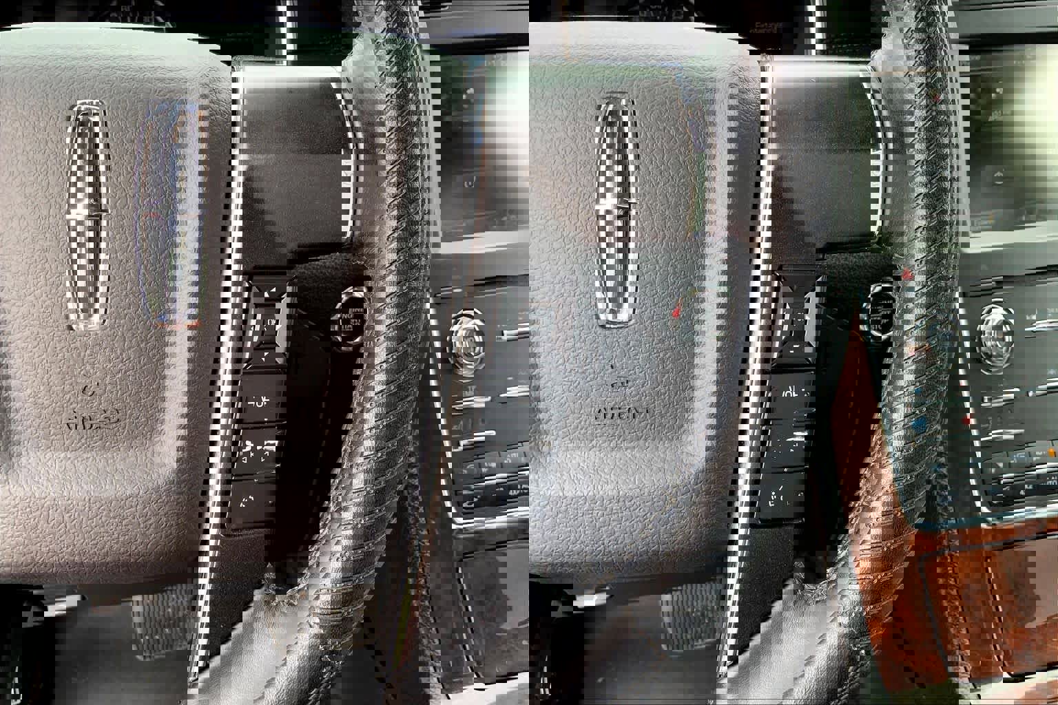 Used 2015 Lincoln Navigator 4WD image 23