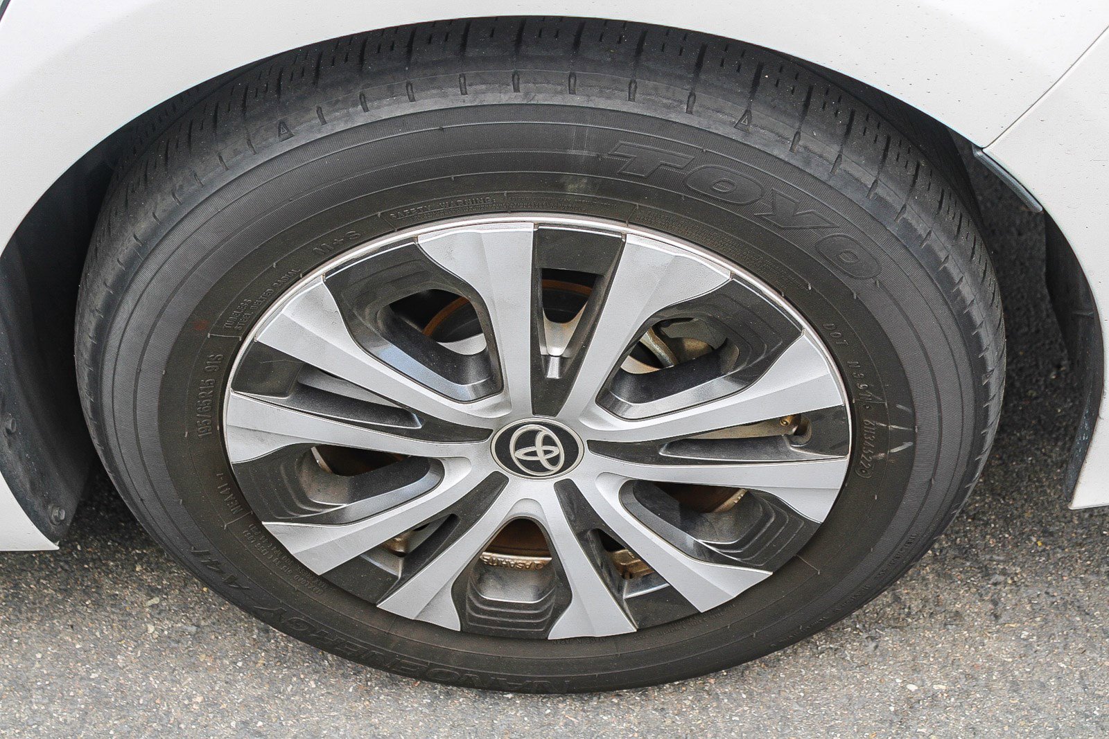 Used 2022 Toyota Prius Prime XLE FWD image 12