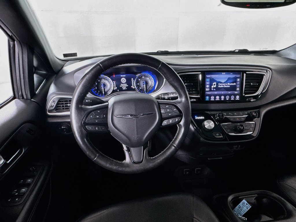 Used 2020 Chrysler Pacifica Touring-L Plus w/ Advanced Safetytec Group FWD image 22