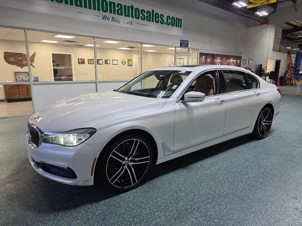 Used 2017 BMW 740i xDrive image 2