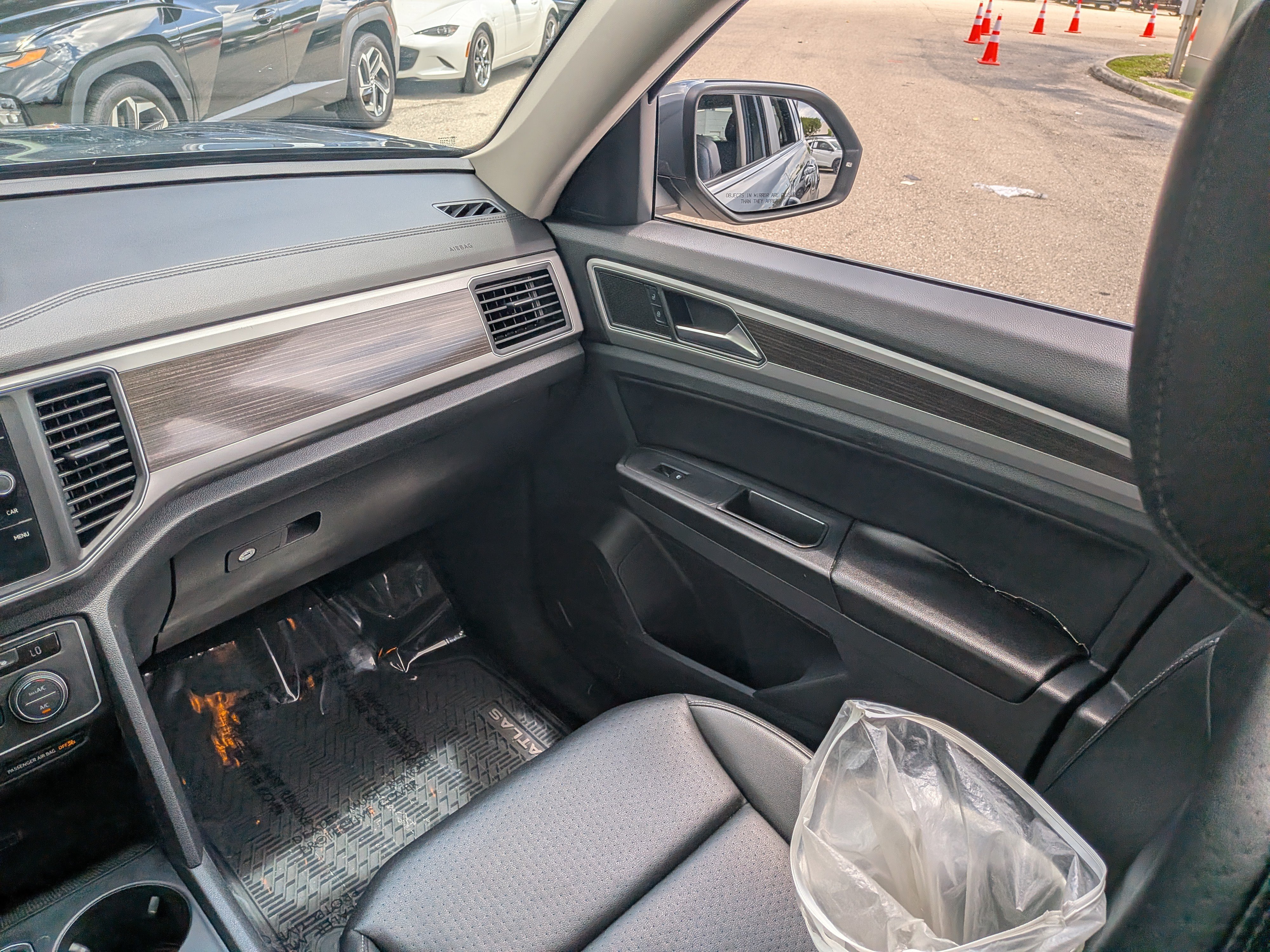 Used 2019 Volkswagen Atlas SE w/ Panoramic Sunroof Package FWD image 19