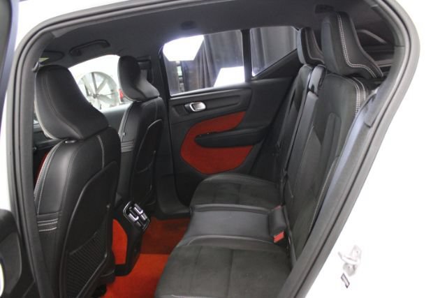 Used 2019 Volvo XC40 T4 R-Design FWD image 22