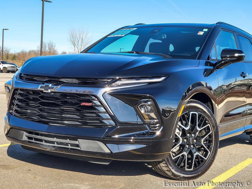 Used 2025 Chevrolet Blazer RS AWD/4WD image 2