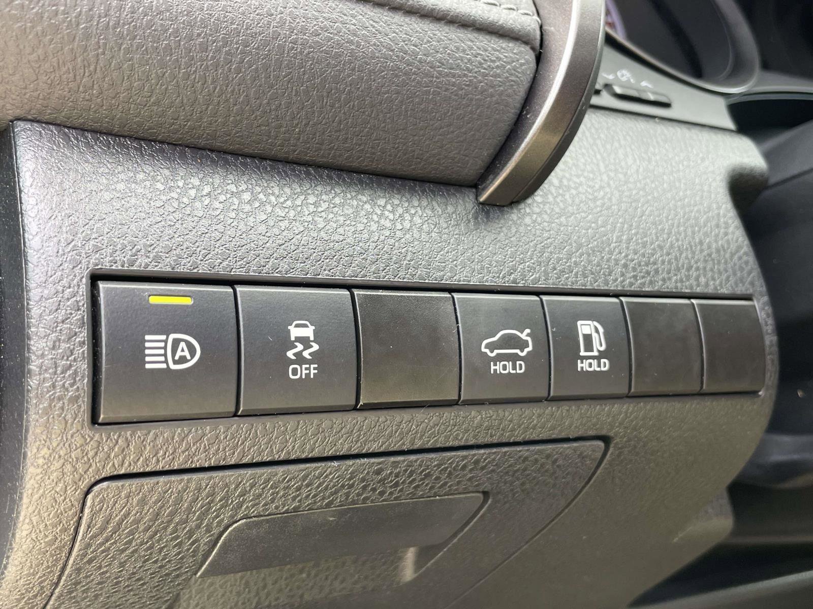 Used 2022 Toyota Camry SE image 17