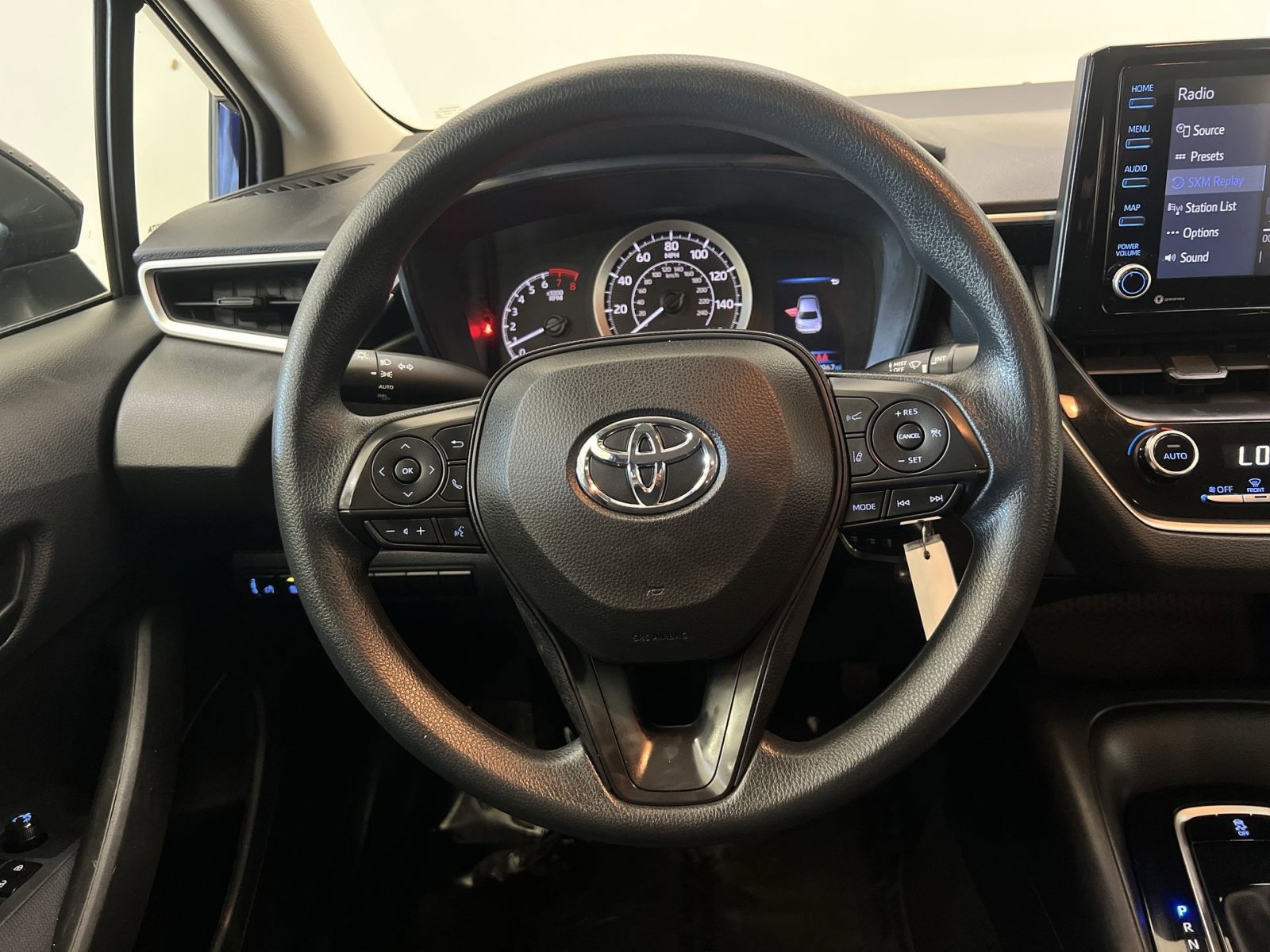 Used 2022 Toyota Corolla LE FWD image 30