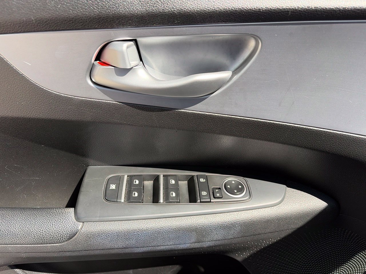 Used 2023 Kia Forte LXS FWD image 6