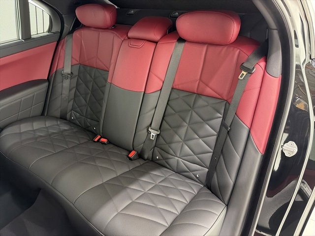 Used 2025 BMW 740i xDrive w/ Premium Package image 17