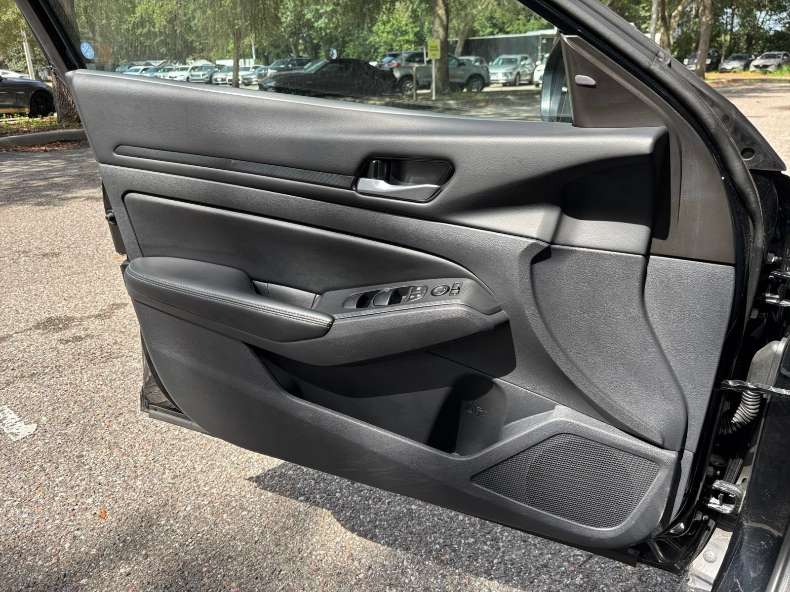 Used 2025 Nissan Altima 2.5 SV FWD image 18