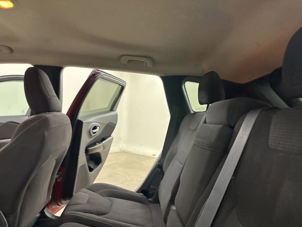 Used 2015 Jeep Cherokee Latitude w/ Cold Weather Group AWD/4WD image 29