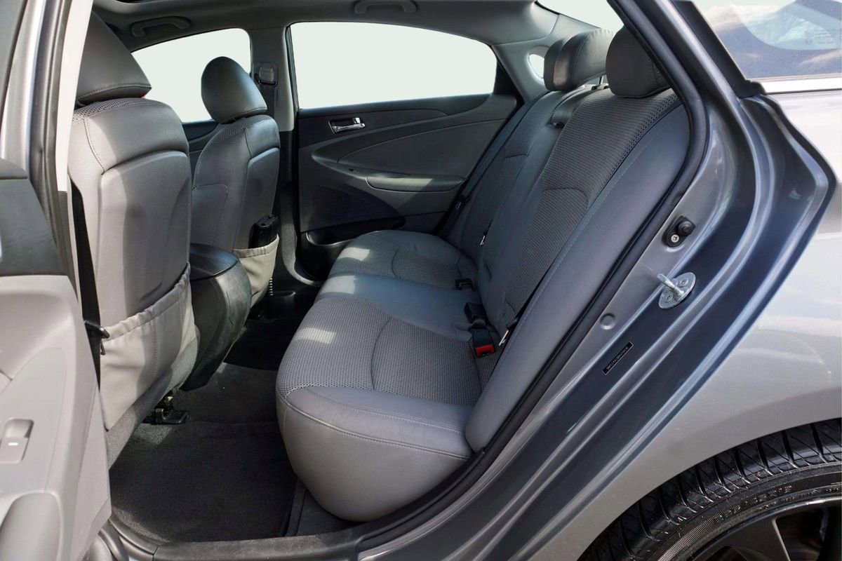 Used 2011 Hyundai Sonata SE w/ Navigation & Sunroof Pkg 4 FWD image 18