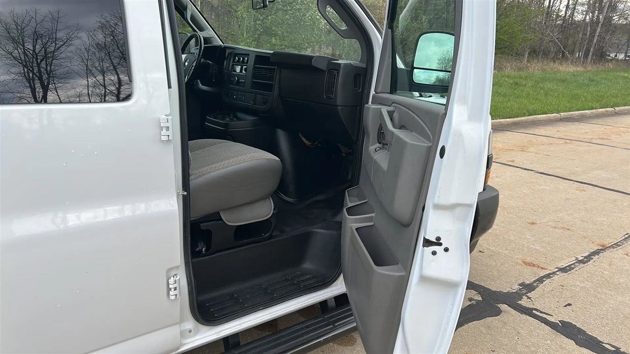 Used 2018 Chevrolet Express 3500 LT w/ LT Preferred Equipment Group RWD image 46
