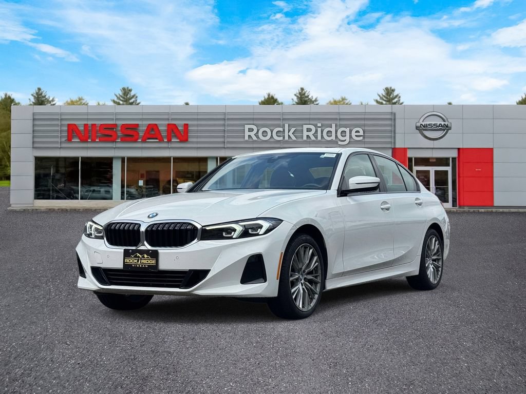 Used 2023 BMW 330i xDrive Sedan w/ Premium Package AWD/4WD image 2