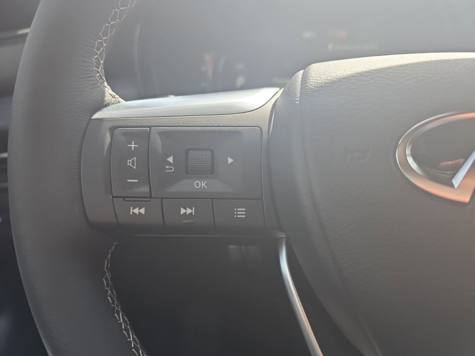 Certified 2026 INFINITI QX60 Sport w/ Dark Cargo Package AWD/4WD image 17