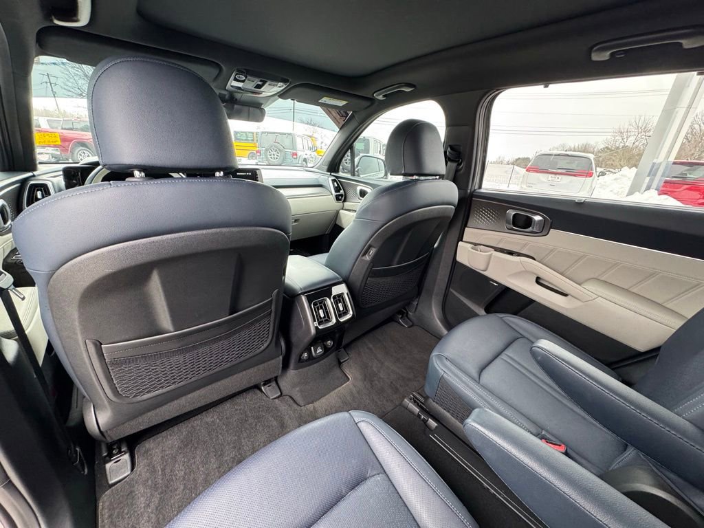 Used 2023 Kia Sorento SX Prestige image 12