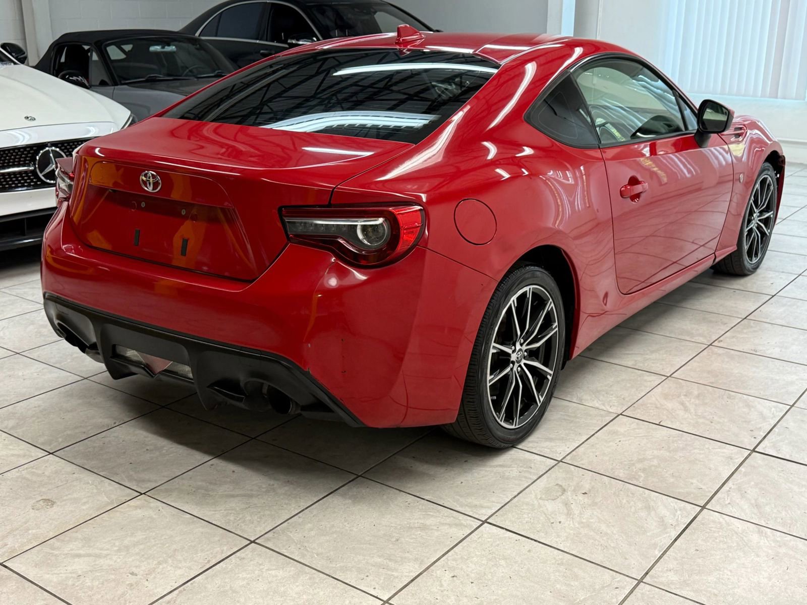 Used 2018 Toyota 86 RWD image 9