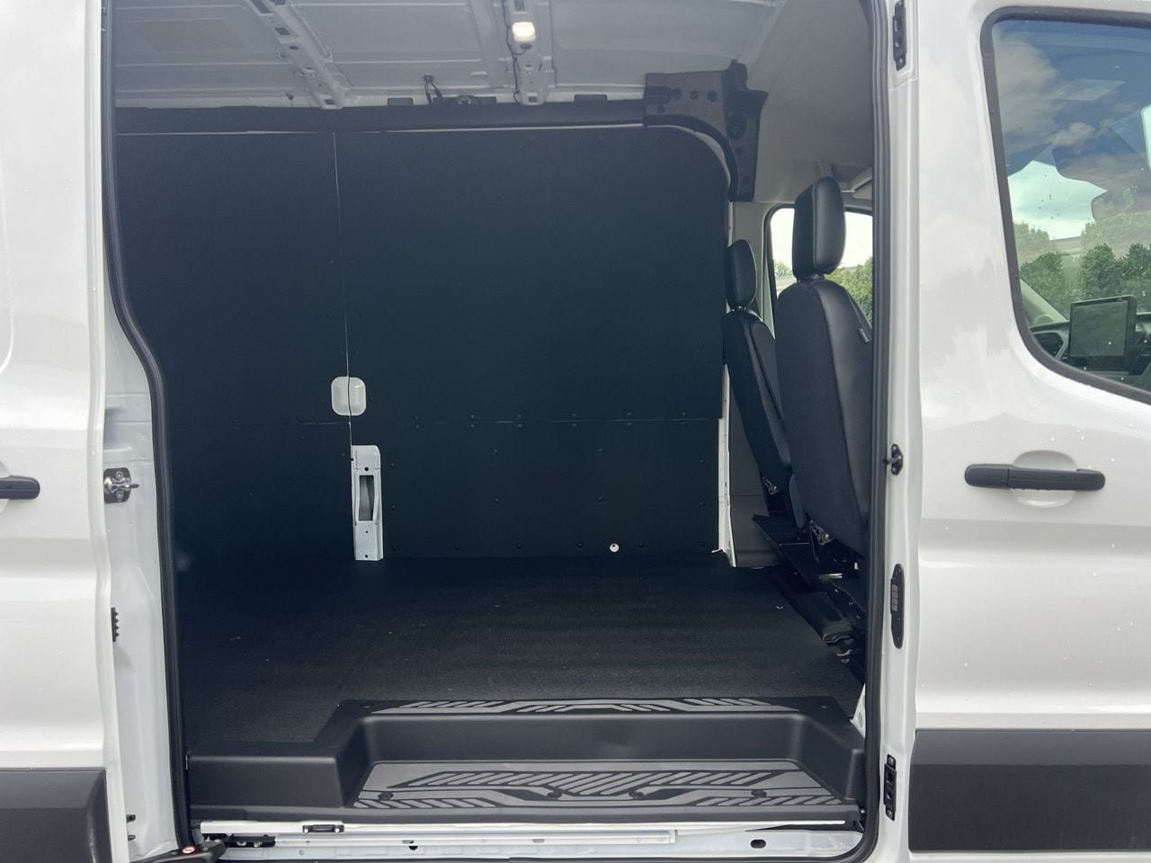 New 2026 Ford Transit 250 148 Medium Roof w/ Load Area Protection Package RWD image 17