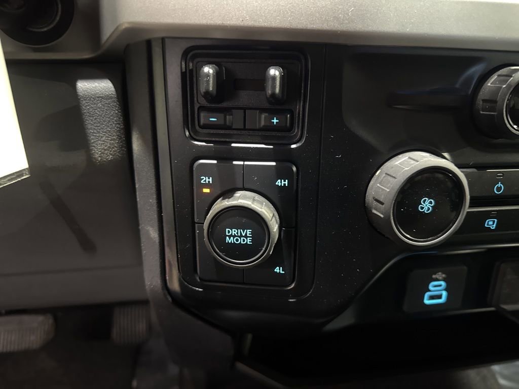 Used 2023 Ford F350 XLT AWD/4WD image 32