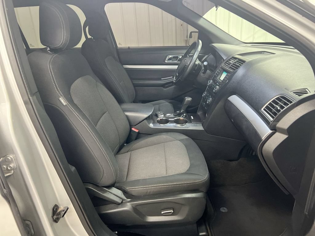 Used 2017 Ford Explorer XLT AWD/4WD image 21
