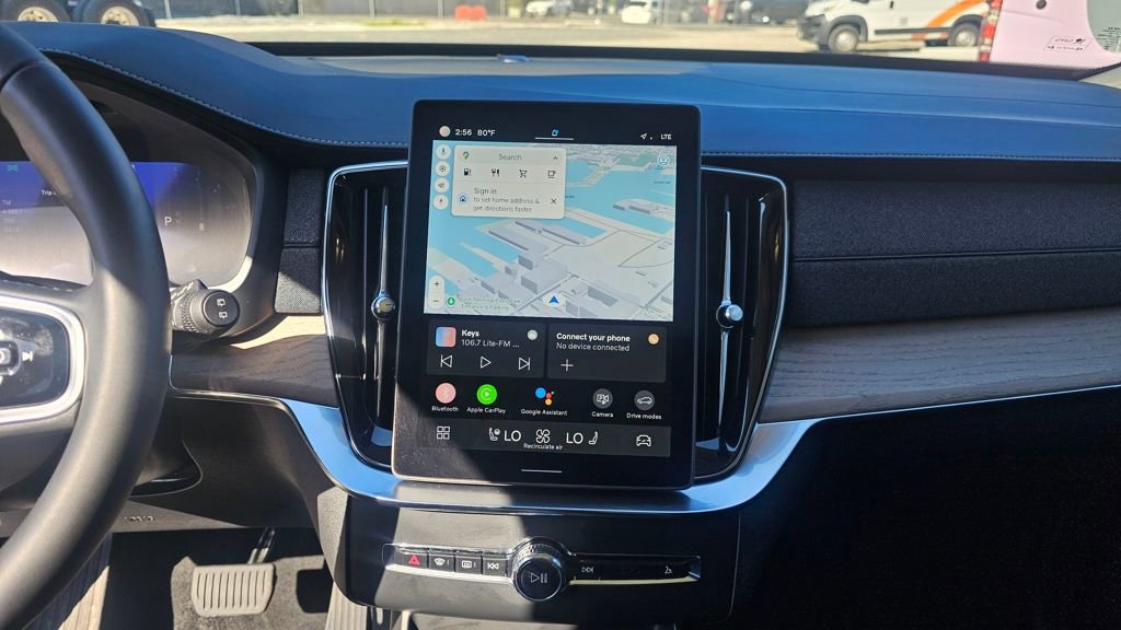 Certified 2025 Volvo XC90 B6 Plus image 24