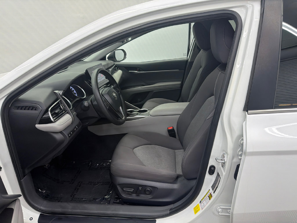 Used 2022 Toyota Camry LE FWD image 9
