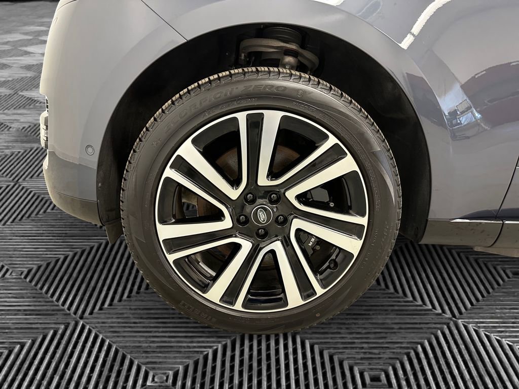 Used 2025 Land Rover Range Rover Autobiography image 14