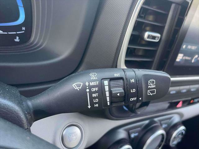 Certified 2024 Hyundai Venue SEL FWD image 23