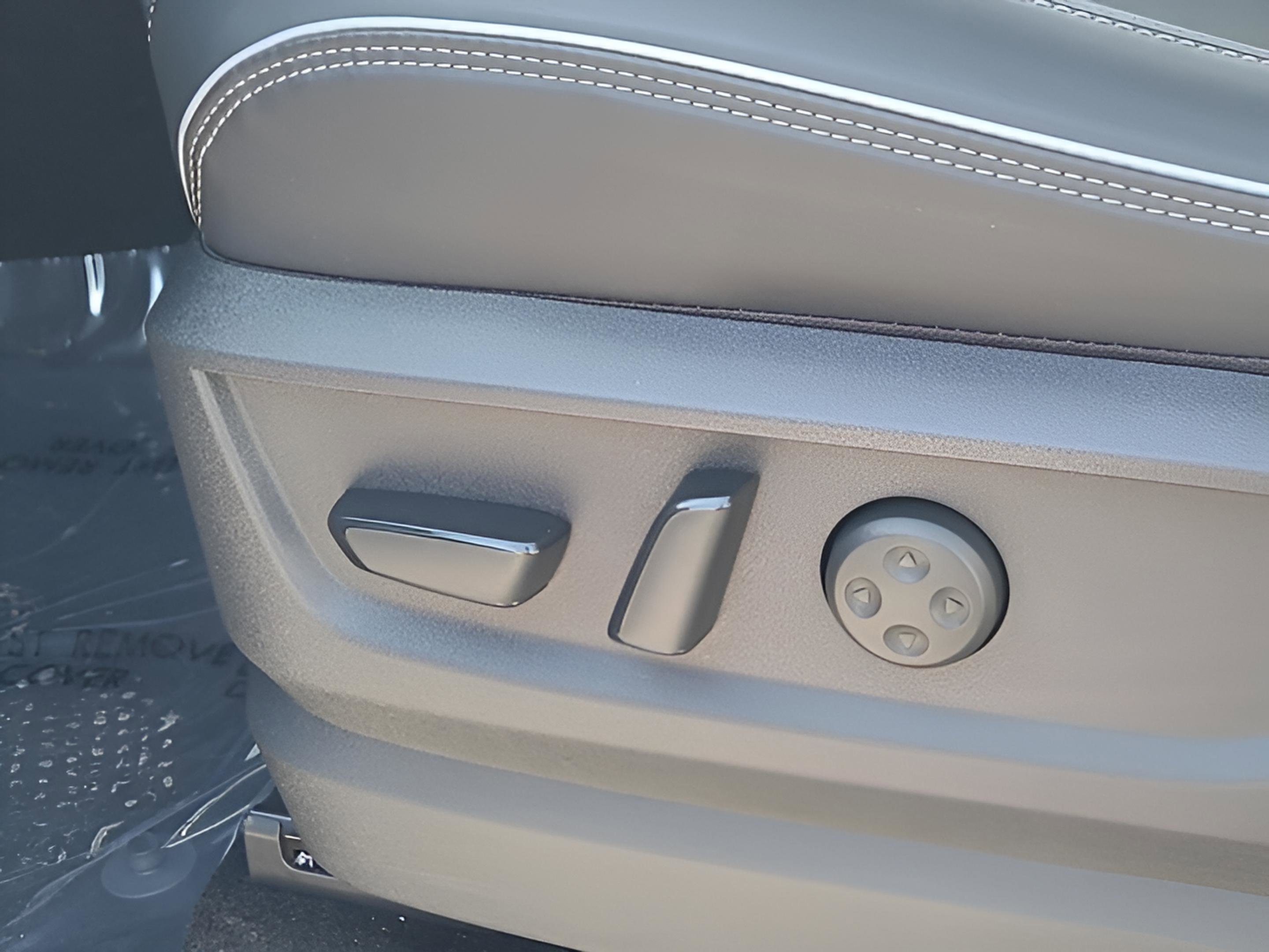 New 2026 INFINITI QX80 Luxe w/ Cargo Package image 25