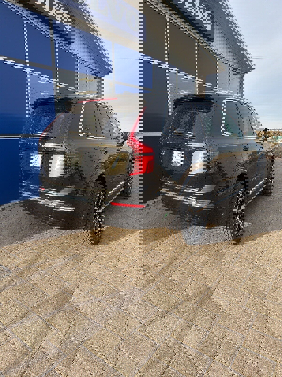 New 2026 Volvo XC90 B5 Core w/ Protection Package Premier image 3