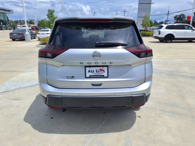 Used 2024 Nissan Rogue S AWD/4WD image 2